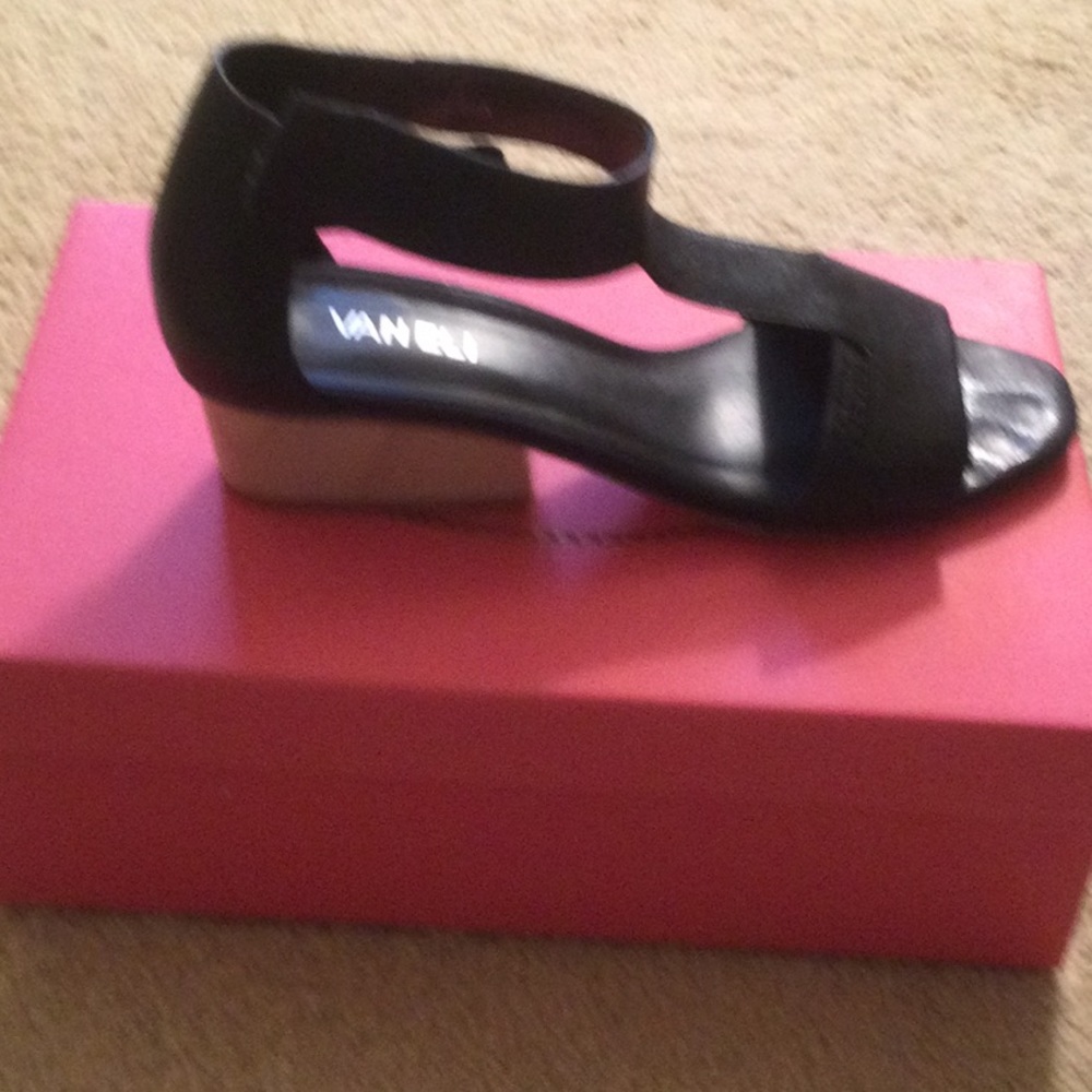 Vaneli Black Trapper Sandal.  Size 8 1/2N.
